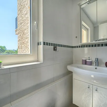 Nina Apartman Trogir