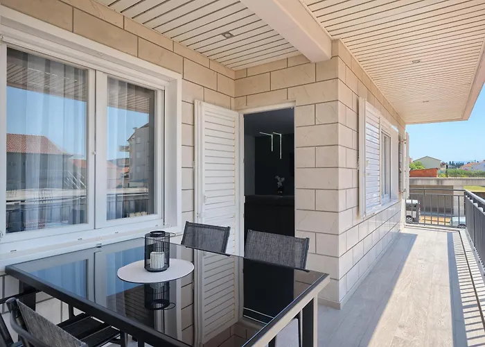 Nina * トロギール